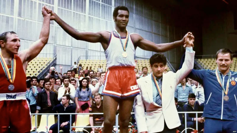 🥊🥇 El #2DeAgosto de 1980, hace 45 años, fue la jornada más dorada para #Cuba en los Juegos Olímpicos. A pocas horas de la clausura de la cita estival de Moscú, seis púgiles de la mayor isla del Caribe alcanzaron la gloria en el cuadrilátero.

➡️ vanguardia.cu/deporte/35902-…