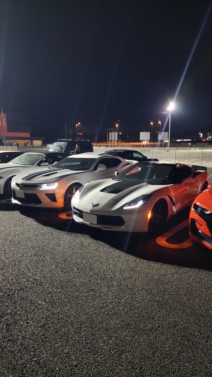 c7corvette75's tweet photo. 昨夜のカホテラスのミーティング
オールジャンルで結構な台数でしたが、撮った写真はコルベットのみ。
今日もこれから少し仕事します眠い https://t.co/n0EFMtQEgH