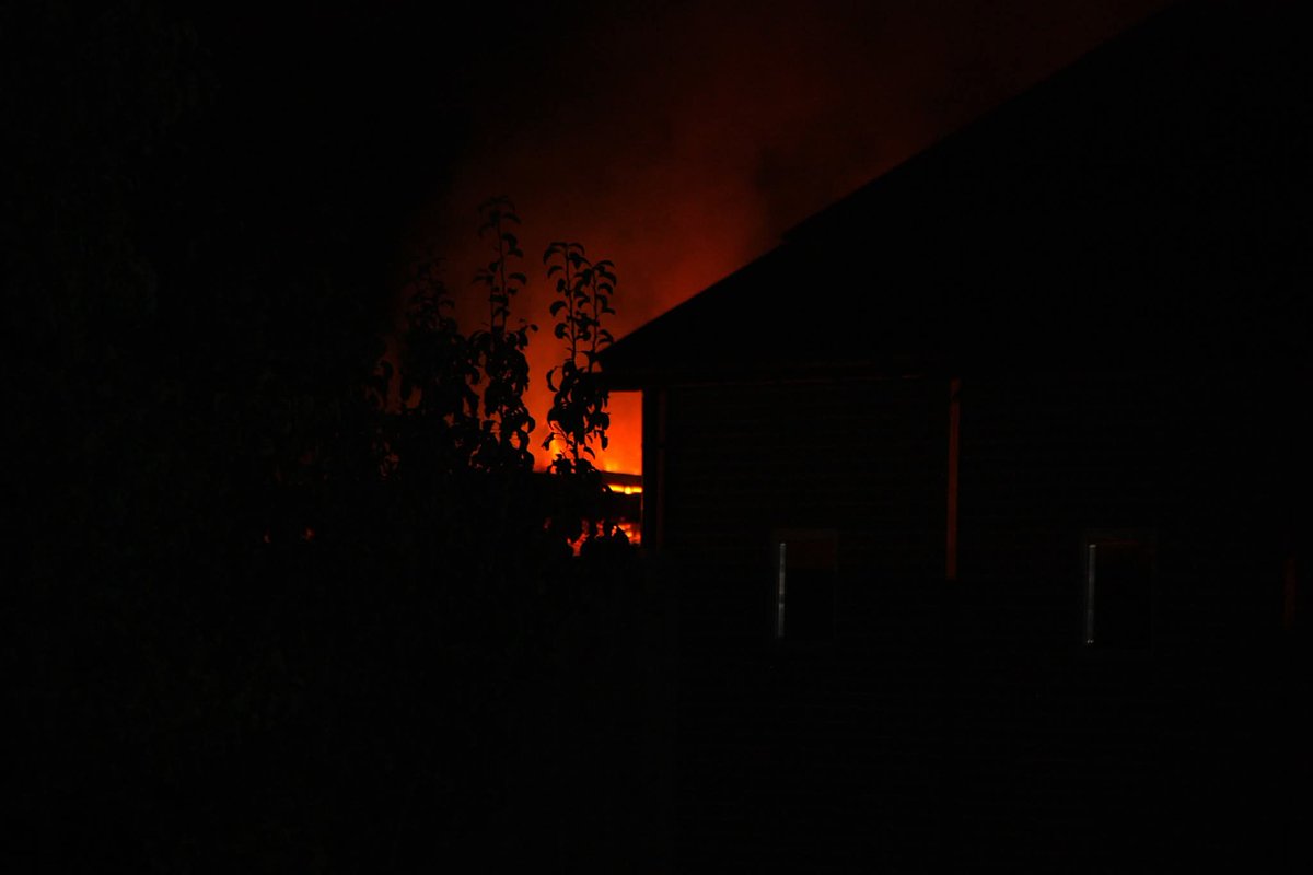 Brand in bijgebouw aan de Oerdijk