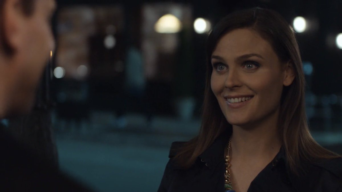 brcnnans's tweet image. brennan's apprehension, the way she blurts it out, make you feel my love playing in the background, their smiles
EVERYTHING #20YearsOfBones #BonesReunionCountdown