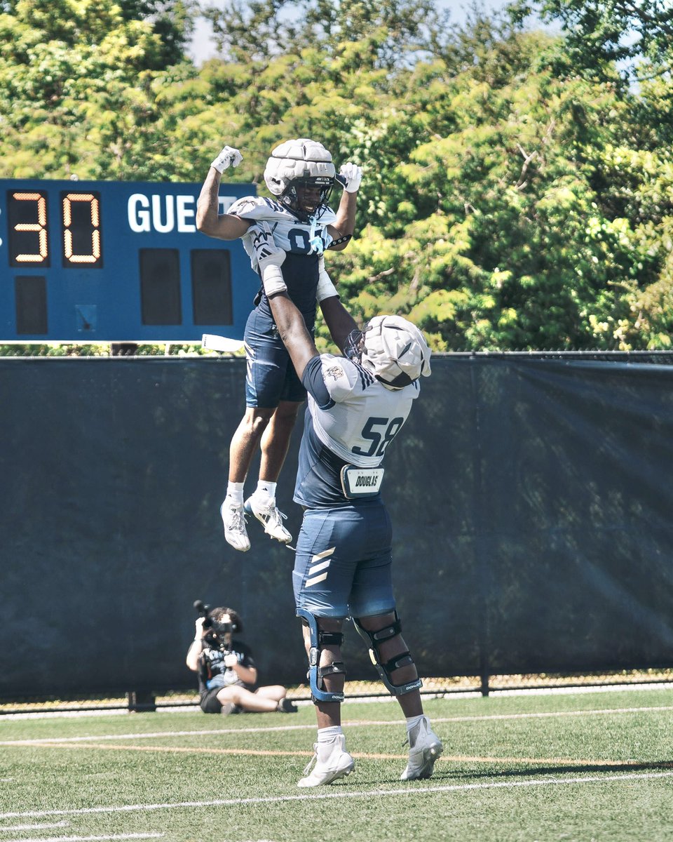 FIU Football (@fiufootball) on Twitter photo <a href="/HCWillieSimmons/">Coach Willie Simmons</a> <a href="/KennethGilstrap/">Kenneth Gilstrap II.</a> <a href="/Coach_Dewitt/">Jovan Dewitt</a> <a href="/A_Gaitor/">Anthony Gaitor</a> Guys were making plays all over the field 🔥 <a href="/HCWillieSimmons/">Coach Willie Simmons</a> <a href="/KennethGilstrap/">Kenneth Gilstrap II.</a> <a href="/Coach_Dewitt/">Jovan Dewitt</a> <a href="/A_Gaitor/">Anthony Gaitor</a> Guys were making plays all over the field 🔥