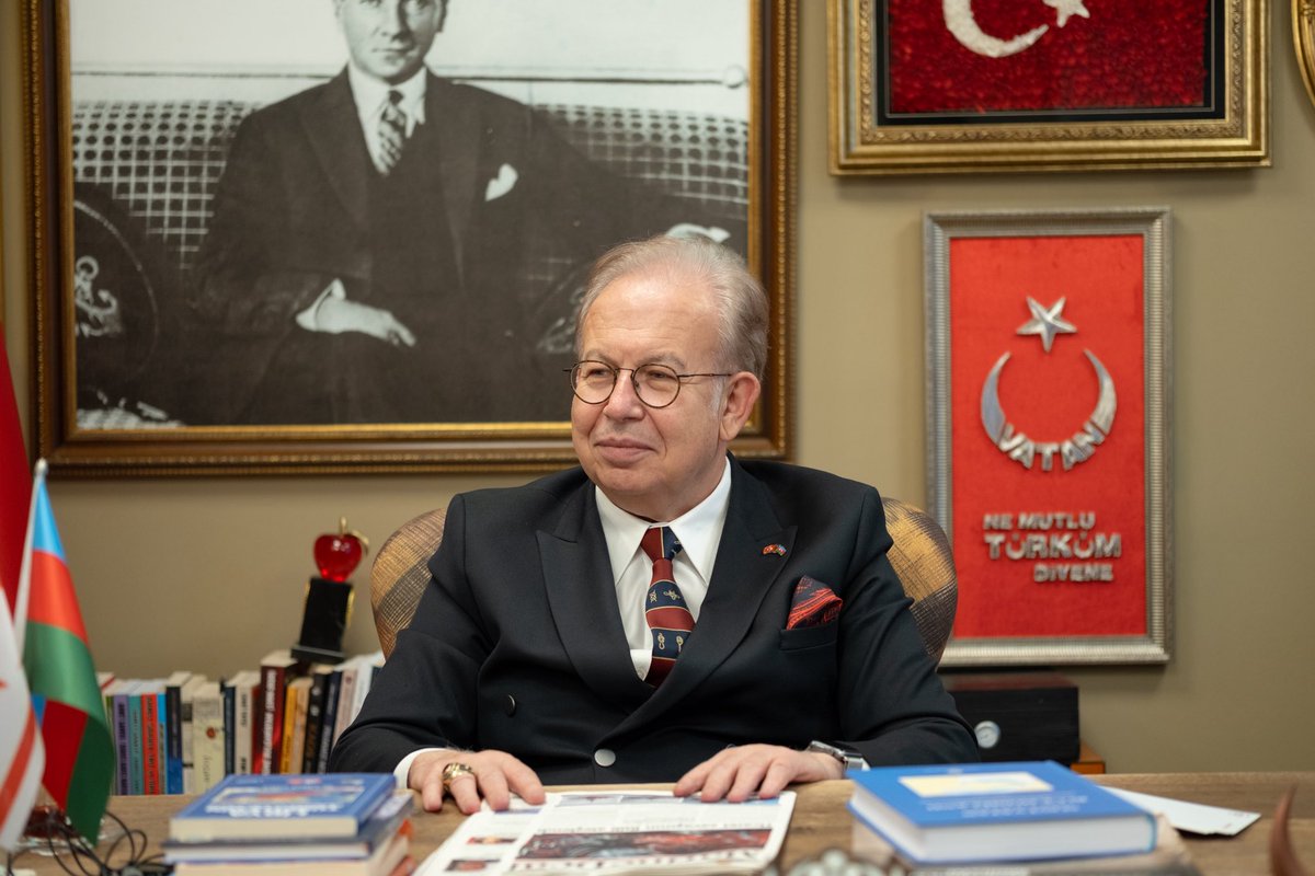 Cihat Yaycı ; Türkiye Cumhuriyeti vatandaşına Türk denir!

Almanya vatandaşına Alman, İngiltere vatandaşına İngiliz, ABD vatandaşına Amerikan, Rusya vatandaşına Rus … dendiği gibi!

Türk’üm ve Türk olmaktan onur duyuyorum!

Türk Milletinin halklara bölünmesine karşıyım!

Ne