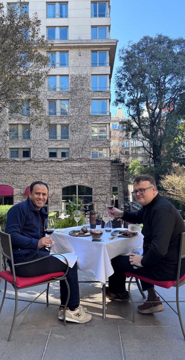 Juan Pablo Maldonado🍷 (@elpablito78) on Twitter photo juntémonos a comer me dijo Labid Al Ameri propietario de <a href="/domaineBousquet/">Domaine Bousquet</a>
Después llévame a visitar a tus tiendas.
Gracias por el buen momento Labid!!!
🍷🍷🍷🍷 juntémonos a comer me dijo Labid Al Ameri propietario de <a href="/domaineBousquet/">Domaine Bousquet</a>
Después llévame a visitar a tus tiendas.
Gracias por el buen momento Labid!!!
🍷🍷🍷🍷