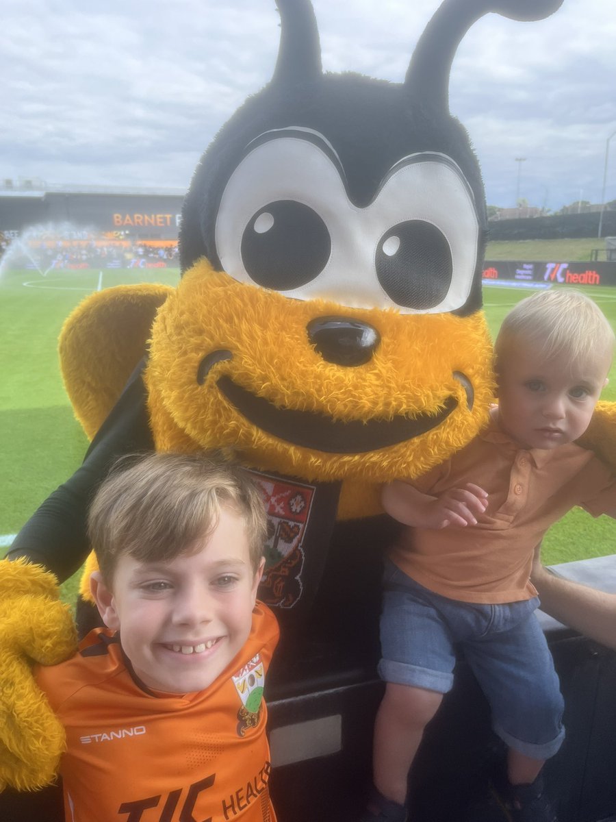 Always the highlight - getting a high five and hug from <a href="/mrbumblebfc/">mr bumble</a> 🧡