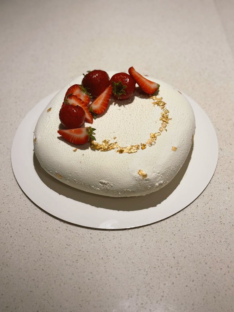 Jas_Aletheia's tweet photo. دسر مدرن با طعم توتفرنگی 🍓❤️
#Entremet https://t.co/0nvwIEnD2F
