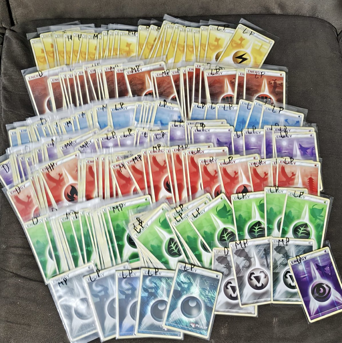 Looking to sell these HGSS Energy cards! Pick up avaiable at Worlds Championship. RTs are appreciated, DM if interested, more details below this post