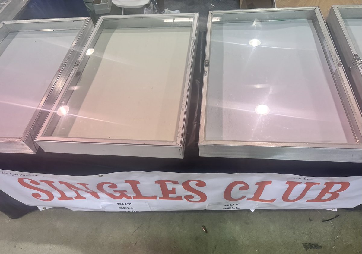 Singles Club tweet media