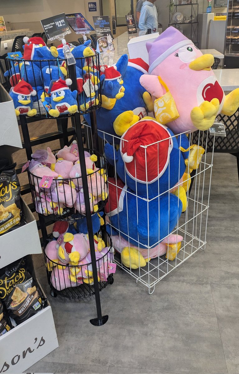 Chat what is ドンペン doing in a grocery store in California