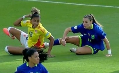 Luis Carlos Orejarena (@lorejarena) on Twitter photo <a href="/golesendir_/">Goles en Directo</a> Entendamos: 1ro la brasileña patea con los taches a Jorelyn, y ella la cabecea.
No es posible que la arbitra le compre el penal cuando fue mutuo!!! <a href="/golesendir_/">Goles en Directo</a> Entendamos: 1ro la brasileña patea con los taches a Jorelyn, y ella la cabecea.
No es posible que la arbitra le compre el penal cuando fue mutuo!!!