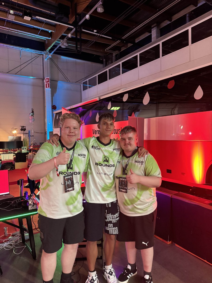 Made it to Day 3 (Top 32 in EU) of RLCS LCQ!
Today it was my final day in Finland,can't thank enough to the <a href="/RoundsGG/">ROUNDS</a> staff,i've met a lot of people there and made some new friends aswell😁
GGS to <a href="/Renshiro_RL/">Renshiro</a> and <a href="/FNSi_RL/">FNSi</a> hopefully we will meet again soon🥹