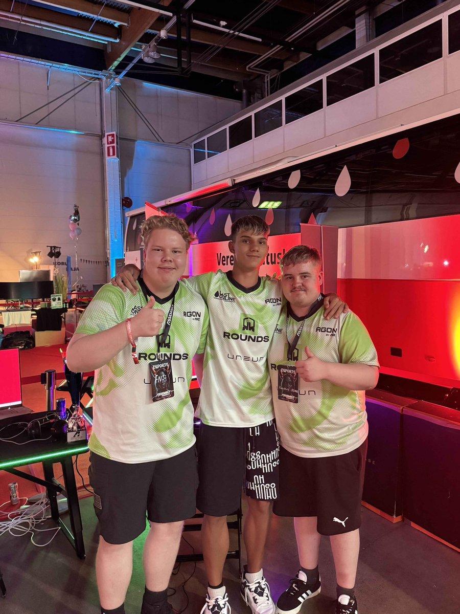 Top32 in Europe - Day 3 secured ❗️

Playing <a href="/NIP/">Ninjas In Pyjamas</a> tomorrow on Swiss 😎

Some technical difficulties today, but we made it through. So happy to be able to do it together on a LAN 😁

Love you boys, thank you for the LAN weekend <a href="/rl_alxx/">Alxx</a> &amp; <a href="/FNSi_RL/">FNSi</a> 

<a href="/RoundsGG/">ROUNDS</a> | #LOADTHEROUNDS