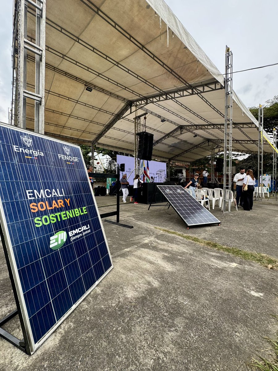 ¡Cali brilla con energía limpia!🌞

@Fondofenoge junto a <a href="/EMCALIoficial/">EMCALI 🇨🇴</a> avanzan en el proyecto que llevará energía solar a más de 2 mil hogares de Llano Verde y Potrero Grande. Esto representa ahorros a las familias en el valor de sus servicios y contribuye a una #CaliSostenible.