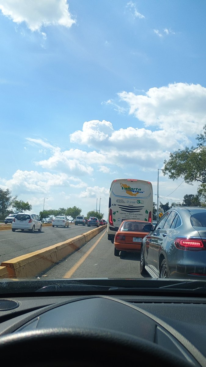 SYCisneros's tweet photo. #alestilojalisco chinguen a su puta madre @PabloLemusN @JuanJoseFrangie @SICTmx los vecinos de carretera Nogales estamos hartos de pasar horas en el coche, por su valevadrismo, pagamos nuestros impuestos a @ZapopanGob pero no hacen nada
@Trafico_ZMG @ClarabellaDra @zona3noticias https://t.co/gjy9NmN6Ll