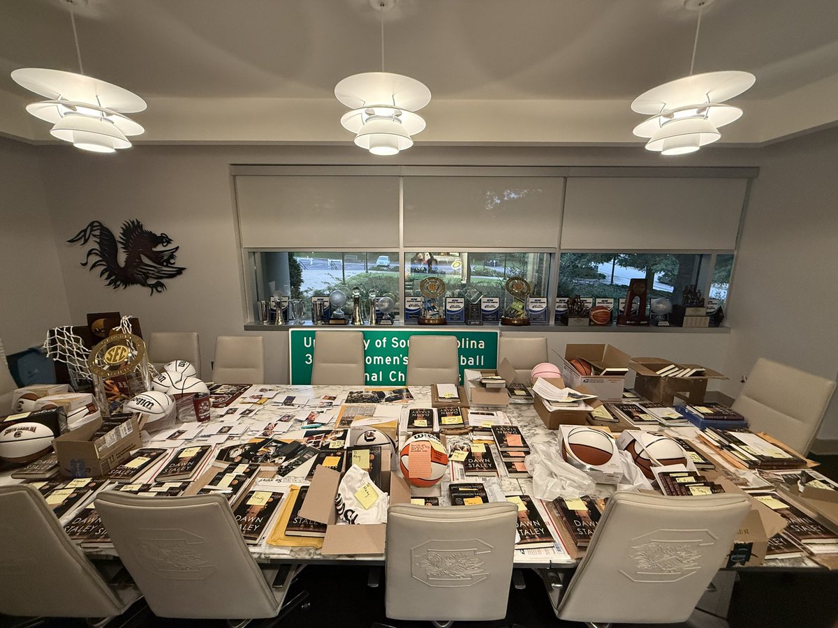 It’s Saturday evening and here’s my date!  Pinky promise you will have your UNCOMMON FAVOR books next week….depending on your return postage 🤣🤣🤣 Oh and the Uncommon Favor playlist is on heavy rotation! 🥰🥰🥰