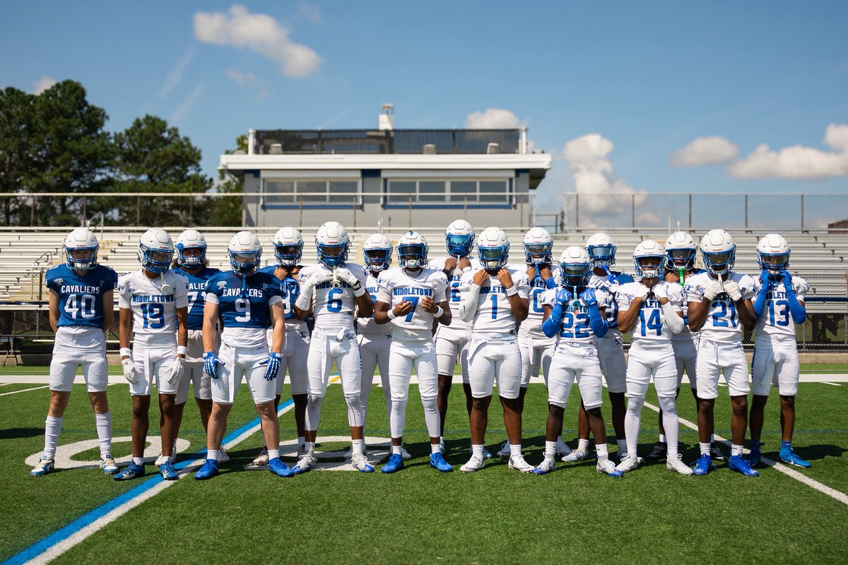 Senior Media Day in Cavalier Country!
#BlueHeartDNA💙🧬 | #FAW2W