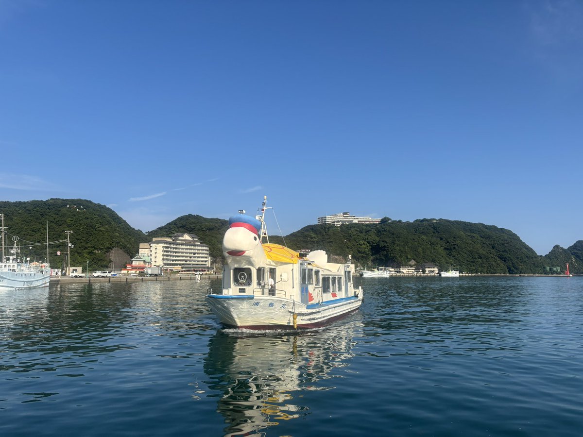 息子が福井遠征に行ったので、夫と和歌山へ来ました。
一度行ってみたかった那智滝は壮大。
西国三十三箇所巡りの1番札所青岸渡寺へもお詣りしてきました。
ホテル浦島の忘帰洞は最高でした。