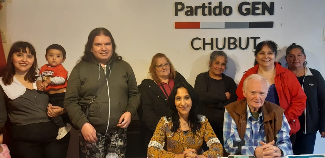 Reunión de la agrupación espiritual Puentes de Fe del partido GEN Chubut en Puerto Madryn.Presentes: Oscar Petersen (candidato a diputado nacional) y Rosana Etcheverry (compañera de fórmula). Un espacio de diálogo político-espiritual. 
#PuentesDeFe #PartidoGENChubut