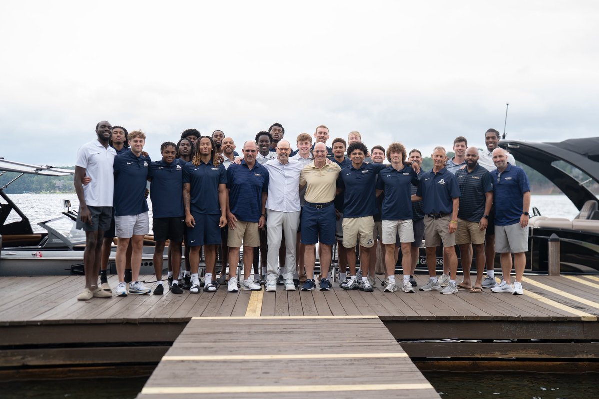 Akron Zips MBB (@zipsmbb) on Twitter photo special thanks to <a href="/TurnerSportsEJ/">Ernie Johnson</a> for coming and sharing a #BlackberryMoment with our guys today 🤟
#GoZips🦘 special thanks to <a href="/TurnerSportsEJ/">Ernie Johnson</a> for coming and sharing a #BlackberryMoment with our guys today 🤟
#GoZips🦘