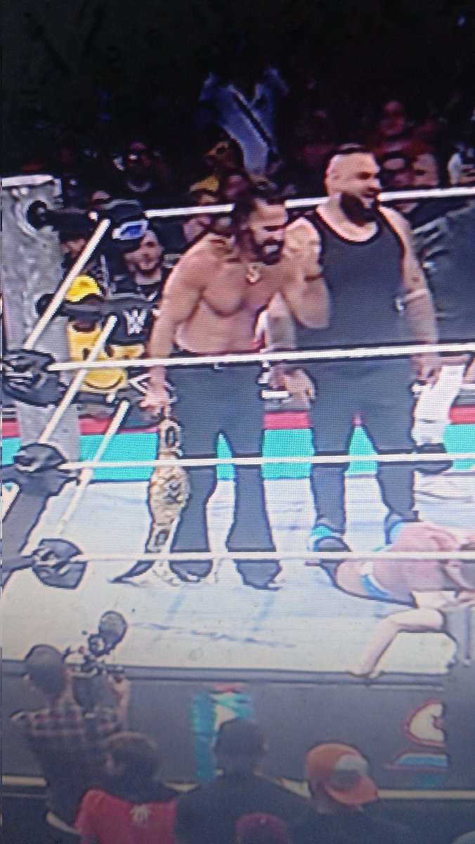 5 minutes between these photos. 

<a href="/WWE/">WWE</a> Seriously, stop fucking having superstars that deserve a title run pour blood sweat and tears into a match to win the title only to then pull Money In The Bank bollocks and fucking rob them. 

<a href="/WWERollins/">Seth Rollins</a> DOES NOT NEED THE FUCKING TITLE!!!