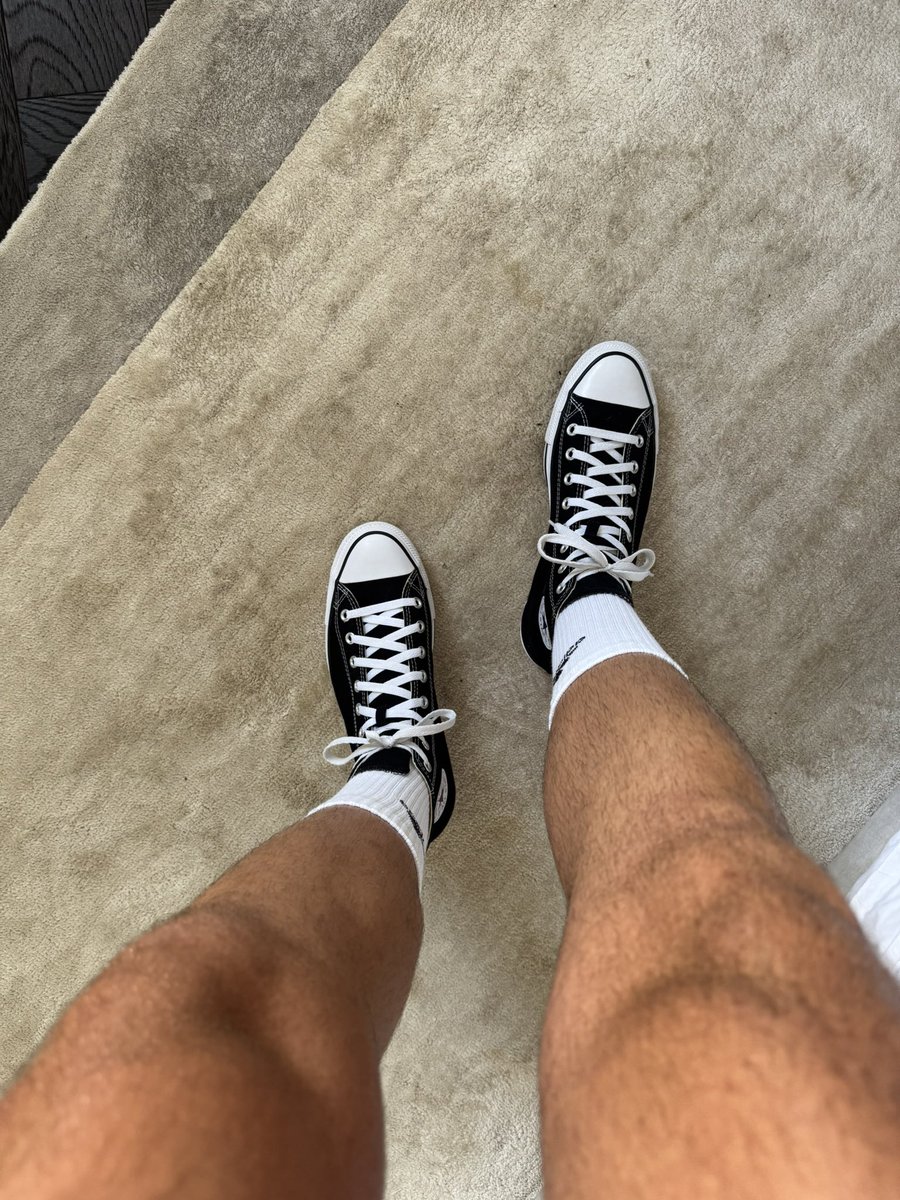 Classic black and white converse 🤤 #converse #hightops #hot