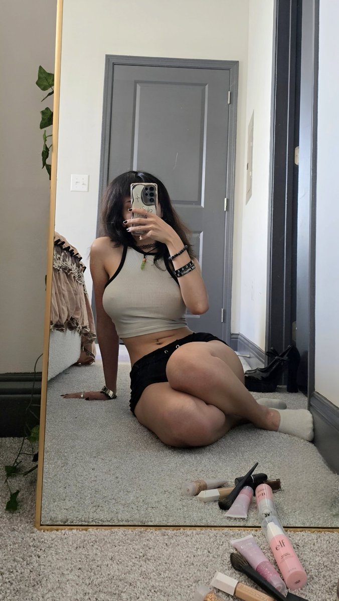 I know this mirror hates to see me coming