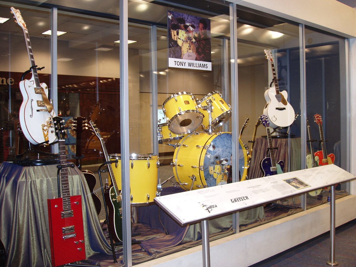 DrumDial Inc. (@drumdial) on Twitter photo #TBT to when Tony Williams #Gretsch drums kit was on display at the
<a href="/ATLairport/">Atlanta Airport</a>
. #ThatGreatGretschSound
<a href="/gretsch/">The Gretsch Company</a> #TBT to when Tony Williams #Gretsch drums kit was on display at the
<a href="/ATLairport/">Atlanta Airport</a>
. #ThatGreatGretschSound
<a href="/gretsch/">The Gretsch Company</a>