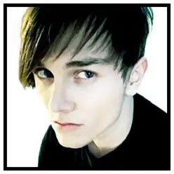 New profile picture on Newgrounds! If only other sites allowed square avatars still... sigh....