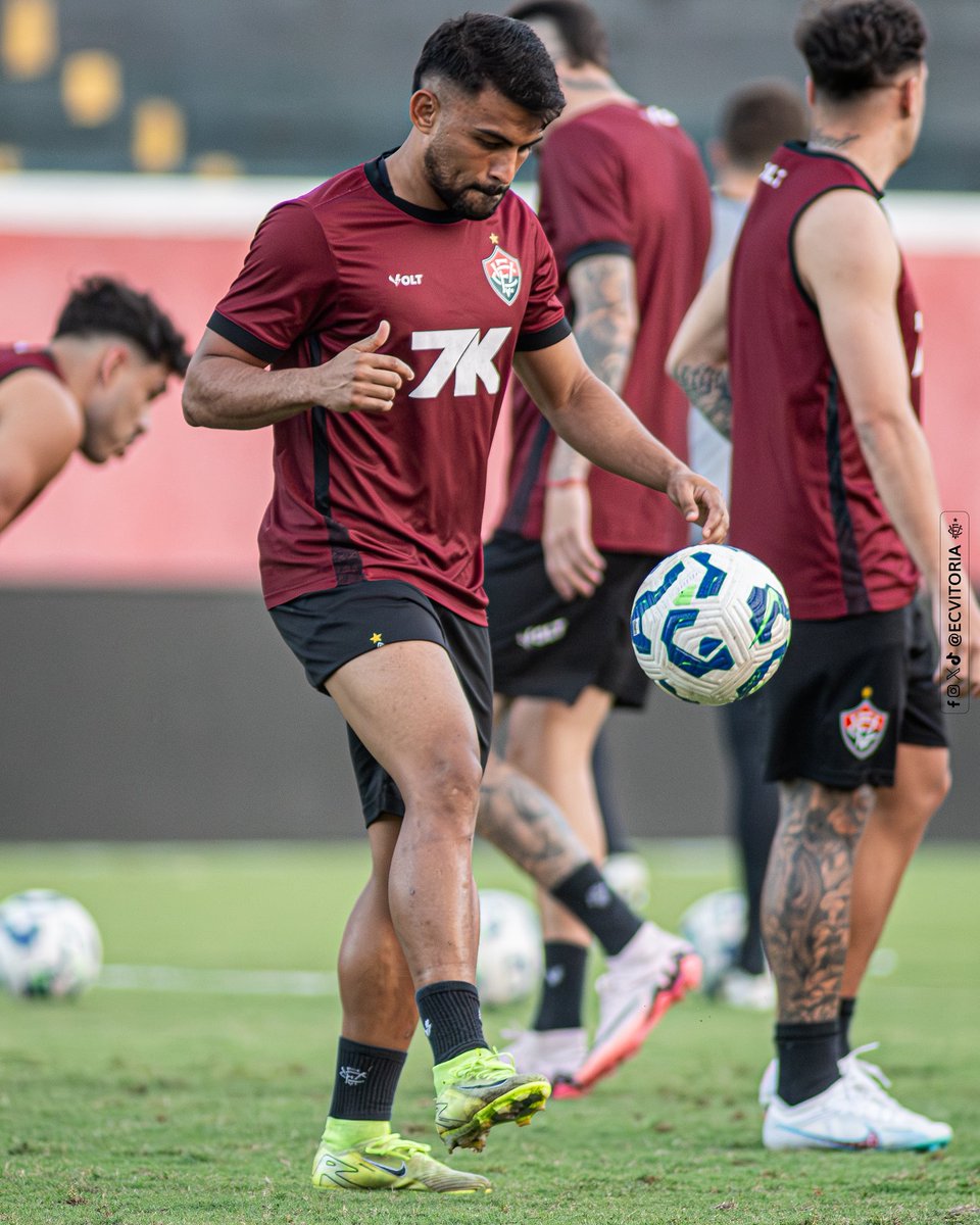 ECVitoria's tweet photo. Preparação finalizada! Nos vemos no Barradão! 🔴⚫️🦁

📸: Victor Ferreira | EC Vitória 

#PegaLeão #PorNossaHistória #Brasileirão2025 #JogaremosJuntos https://t.co/SIKLSLb3UF