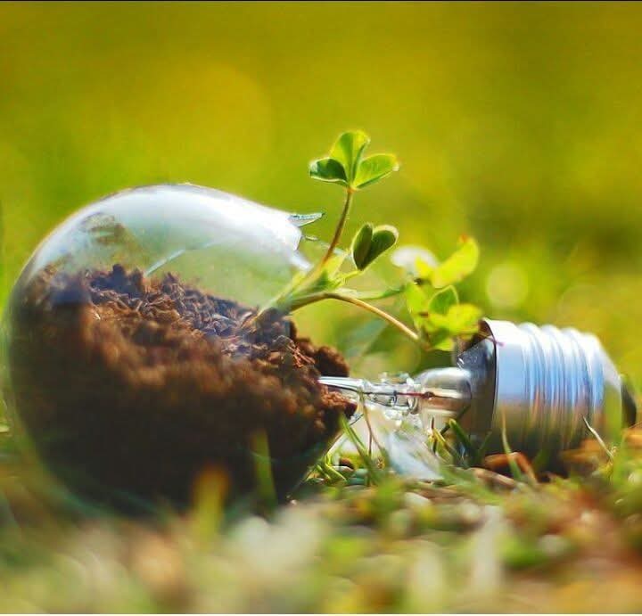 ❀

حين يشاء الله 
يستبدل أسبابا بأسباب
ويغلق بابا ويفتح ابواب
كن واثقاً في الله وراضياً وكأنك تملك كل شئ
فكل ما يكتبه الله لنا ألطف مما نشاء الحمد لله علي قضاء الله