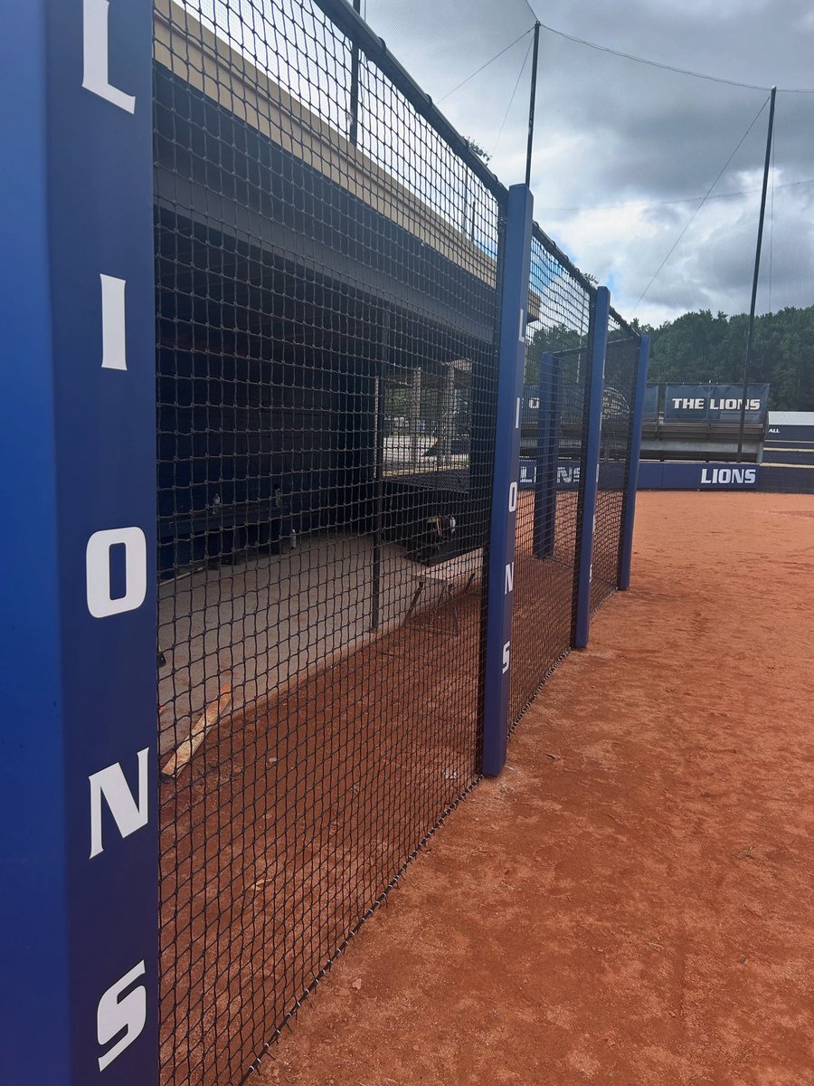 💪🥎 The Lady Lions are gearing up for a competitive &amp; memorable season!

Middle school softball kicked things off with a fun slip ‘n slide practice, bringing the energy and team spirit! 🛝💦

Behind the scenes, our amazing softball families rolled up their sleeves during two