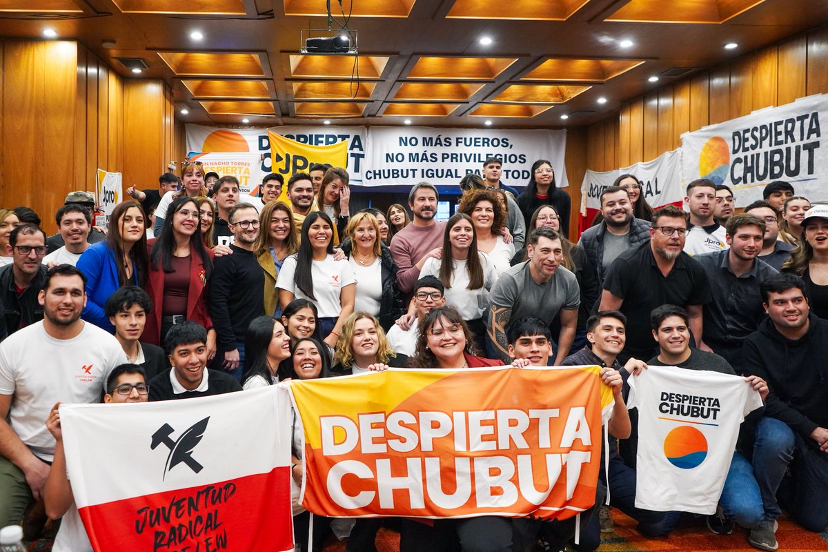 Participé de un encuentro de jóvenes por Despierta Chubut.  

El gobernador Ignacio Torres, líder de este frente chubutense, desde el primer día apostó a la juventud como motor de cambio real y palpable.

La juventud de Despierta Chubut no sólo es futuro, sino también presente.