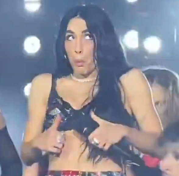 Algunos contratos de Lali Espósito con municipios y provincias para dar "shows gratuitos":
  
La Plata, 2014: ? 
Ciudad Buenos Aires, 2014: ? 
Ciudad de Buenos Aires, 2015: ? 
Mar del Plata, 2015: ? 
Mar del Plata, 2016: ? 
San Juan, 2016: ? 
3 de Febrero, 2017: ? 
Tigre, 2017: ?