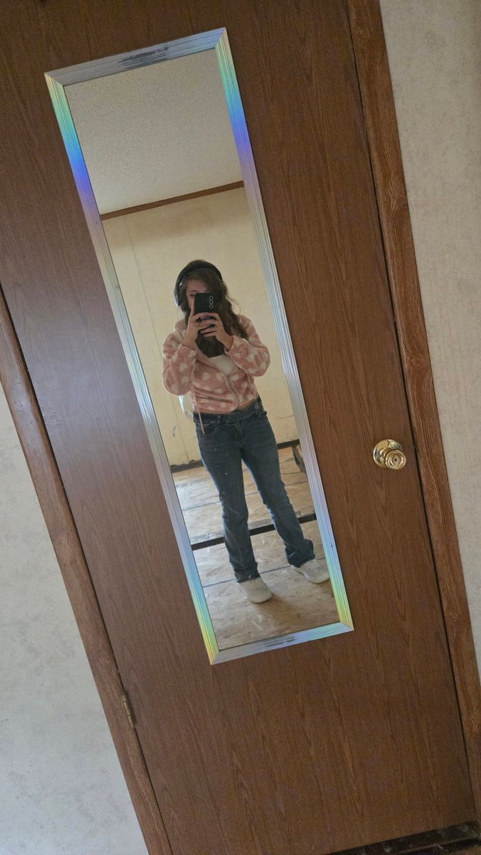 So this is gonna be my room for the next few weeks 😂🙃 

Currently getting some repairs done in the house