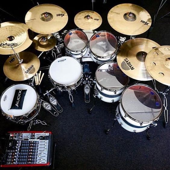 #drumtuning #drums ??  For upward pitch bend tune the resonant head higher than the batter. See the video: drumdial.com/videos/drum-tu…