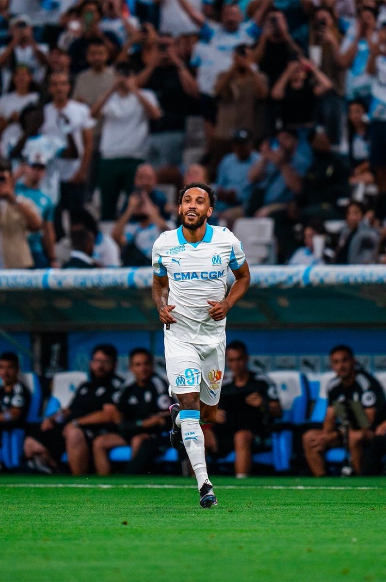 Pierre-Emerick Aubameyang 🇬🇦 en story Snapchat :

« J’ai pas les mots mais je vais bosser et tout donner comme j’ai toujours fait

Privilégier de la vie
Marseille 🤍💙 »