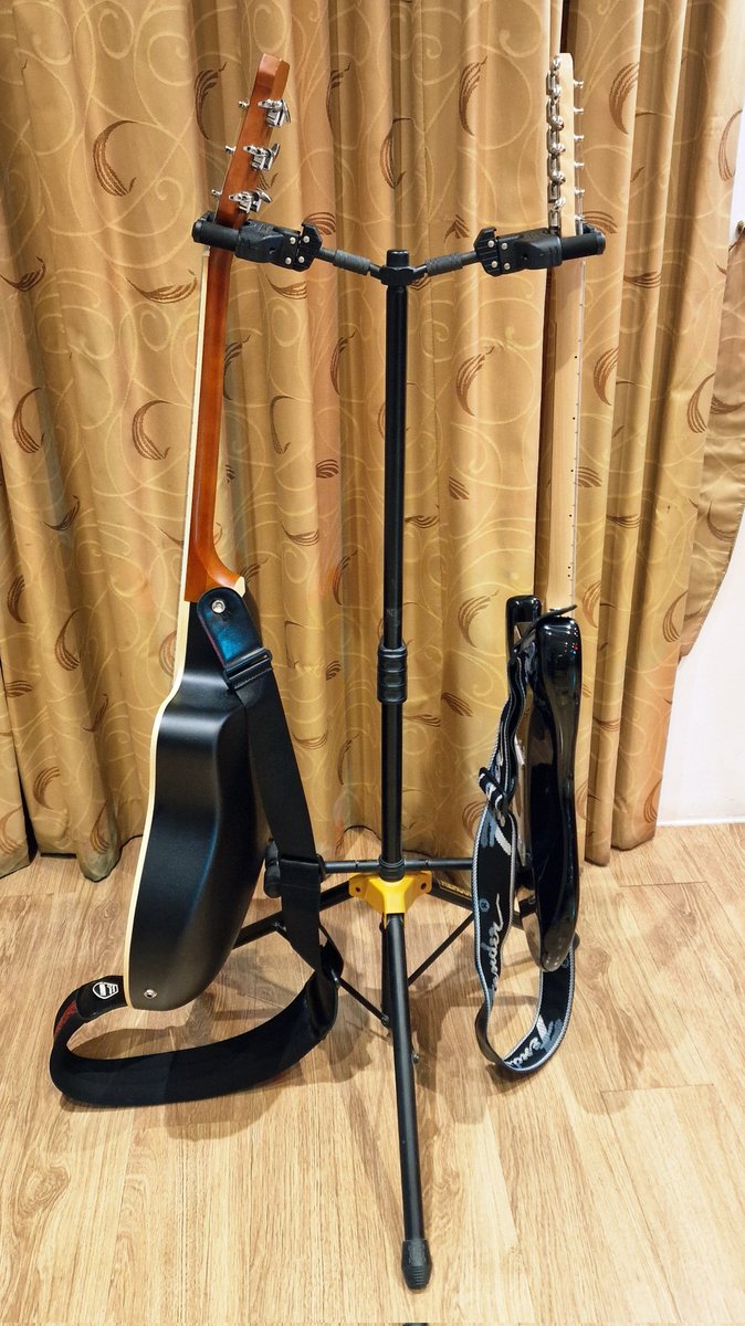 JonathanMarkUK's tweet image. Loving my new @HERCULESSTANDS Double Guitar Stand! 🎸
The Autogrip yokes and height adjustment make it perfect for switching between sets with ease. Rock solid and reliable — just what I need on stage!

#HerculesStands  #MusicianEssentials #GuitarStand #DoubleGuitarStand