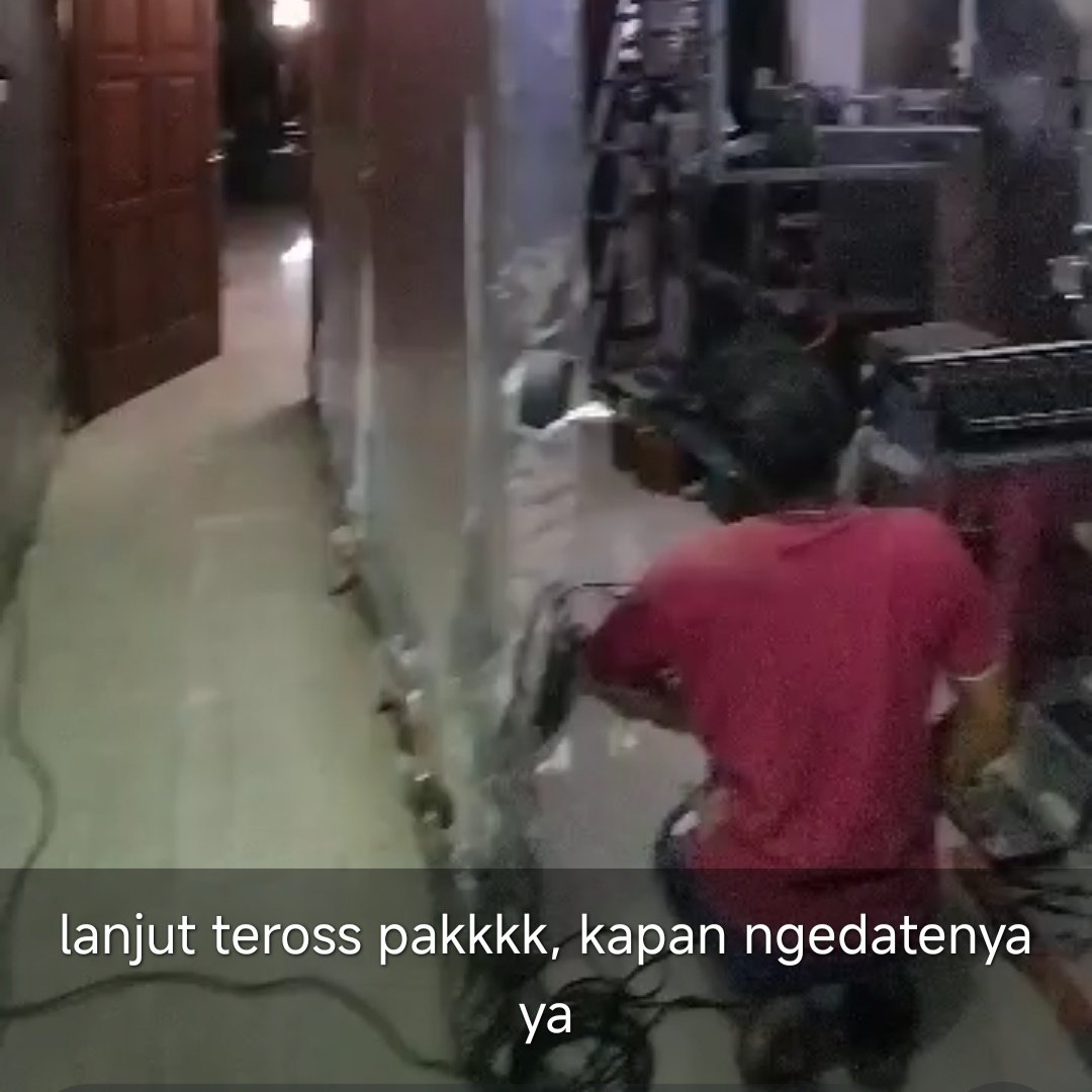 .
.
.
kepoin status si kakak....
lembur kerja ngawasin team renovasi outlet 

hmmm semangat kak, mumpung lagi jomblo 💪🤭

eeeh hari ini udah siap-siap otw outlet solo

---

langkah kecil hari ini,
bisa jadi lompatan besar di masa depan

- ini bulannya pejuang untuk berjuang ✊🔥