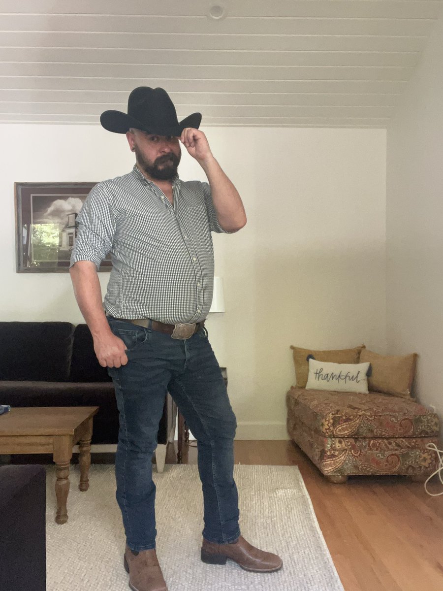 Howdy handsome fellas.