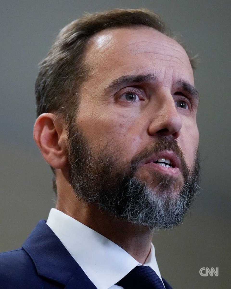 Donald Trump is a serious threat. What is happening is not normal. It’s very alarming‼️

Drop a 💙 if you stand with former special counsel Jack Smith.