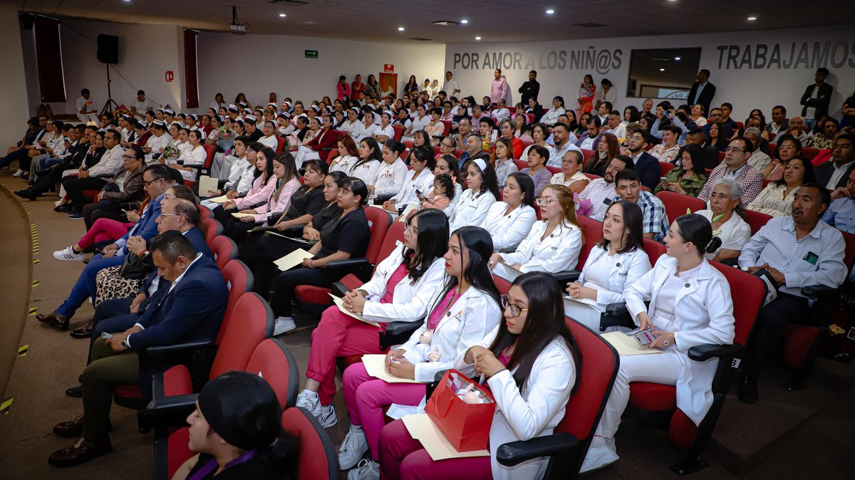 Hoy, 40 alumnas y alumnos de seis universidades hidalguenses recibieron su constancia de término al concluir su servicio social en el #HNDIFH. 🩺🎓

¡Felicidades por este gran paso hacia su formación profesional!