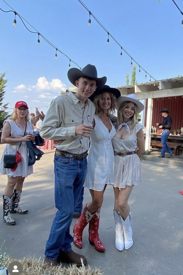 TaraBull tweet media