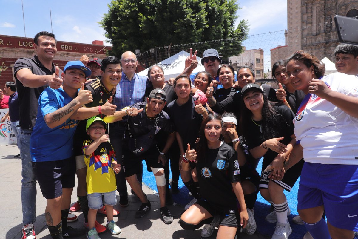 🏆 Hoy inauguramos el torneo "De la calle a la cancha", una iniciativa que demuestra que el deporte es mucho más que un juego: es una poderosa herramienta de transformación social. ✨

Gracias al impulso del alcalde Enrique Galindo con la fundación Telmex Telcel, se llevan a cabo