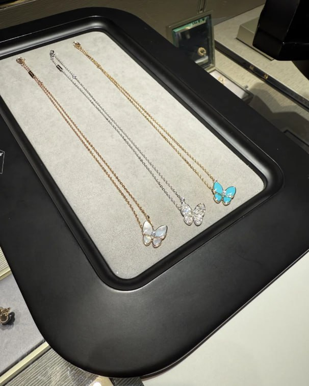 Rose gold dreams and iced-out schemes 🌹💖✨ This shine isn’t accidental, darling.