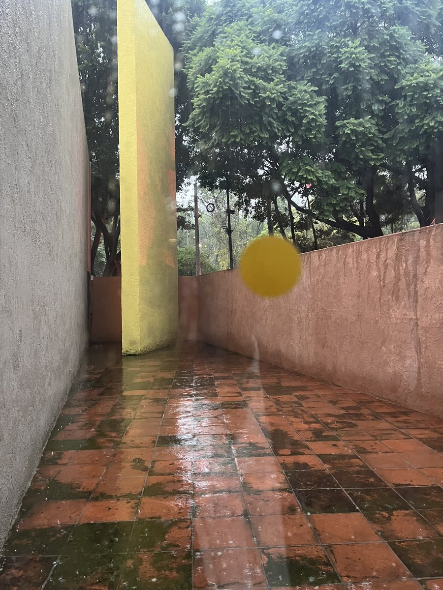 Qué gusto y qué privilegio dialogar, exponer, ser cuestionado y promover la ficción sobre la ciudad en la Escuela de Verano de <a href="/elasuntourbano/">El Asunto Urbano</a> a través del trabajo de <a href="/FundamentalMx/">FUNDAMENTAL</a> en el <a href="/museo_el_eco/">Museo Experimental el Eco</a>