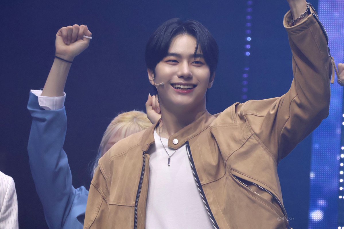 귀여운 사람 손들어