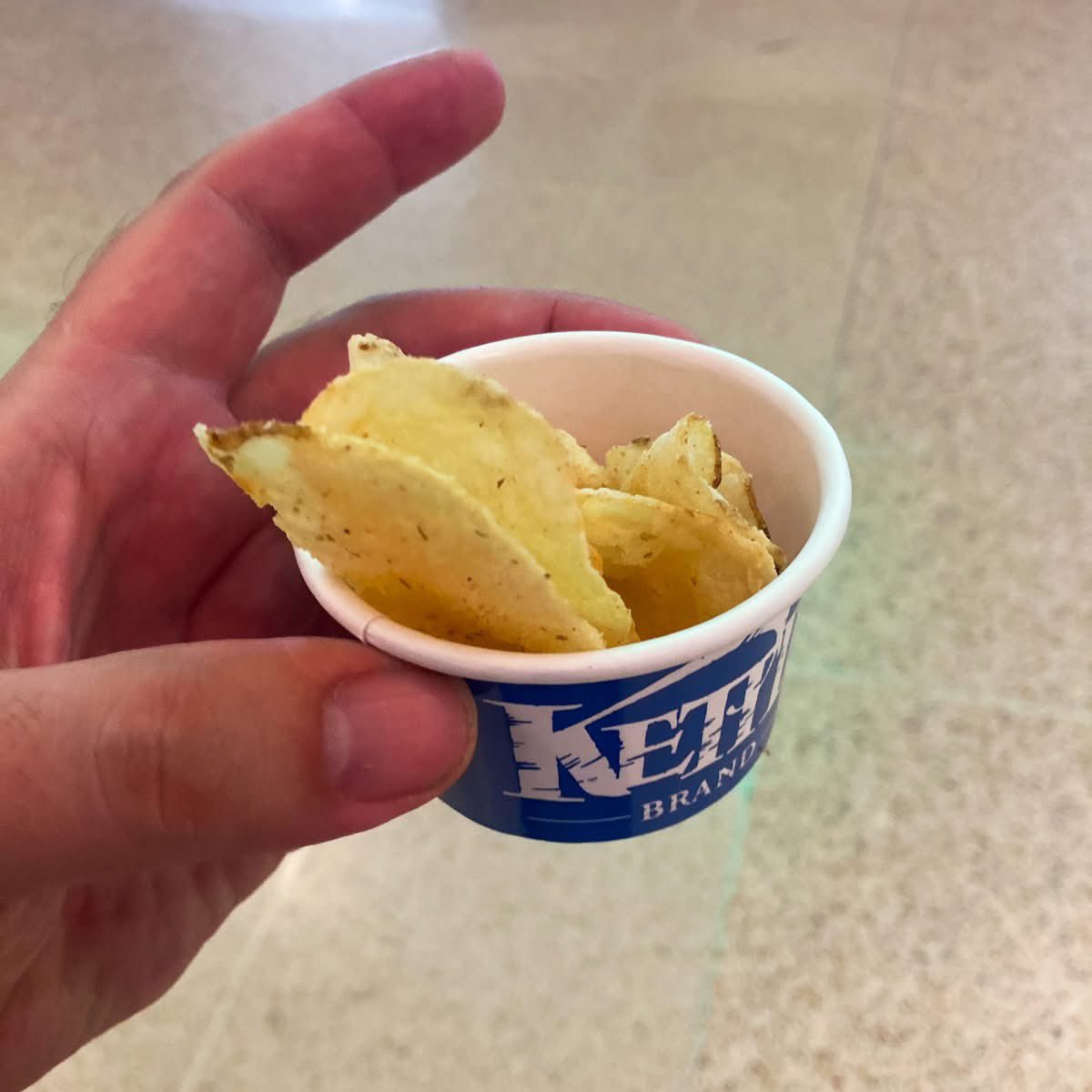 Candycritic's tweet image. I went to #UnionStation in #Toronto and discovered that they have specially designed pop up shops for giving out #FreeSamples. They even have a schedule so you’ll know what’s coming up. I enjoyed some free #KettleChips.