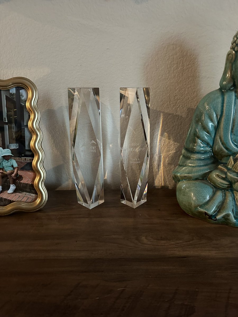 My #2 Summit trophy 🏆 finally made it.
Definitely making room for #3 this year!!!🗣️🔥💪🏾🤞🏾#watchmeWORK #goals #neverFold