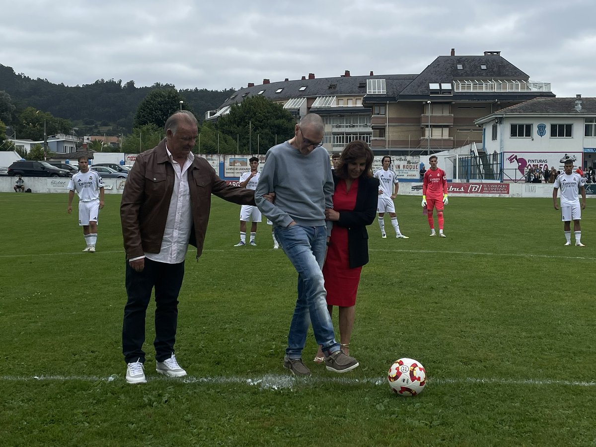 Desde hoy, el campo del Viveiro CF será el Estadio Municipal de Cantarrana Kiko Rey, en honor, muy merecidamente, al que es ya una leyenda del fútbol para nosotros!!
👏🏻👏🏻👏🏻👏🏻👏🏻👏🏻👏🏻👏🏻👏🏻👏🏻
Bravo Kiko!!!

#TerceraRFEF #alaviveiriño #RacingClubFerrol #viveirocf