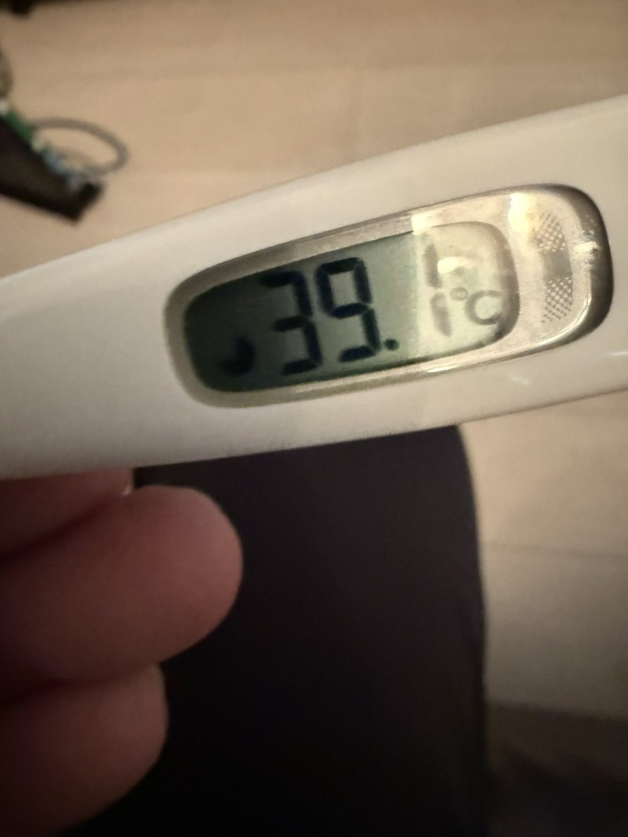 北海道から帰ってきてからずっと高熱あって死にかけてて様子見てやっと朝熱下がったから記帳に行ったらまさかの11時半の枠からしか空いてない😰
体調万全で朝ラーも行ってたら絶対🍑食べれてなかったな🤔