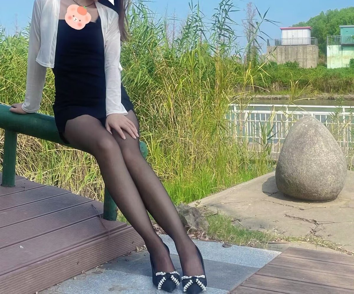 武汉没有帅哥么？  来个帅哥蹂躏我的娇妻